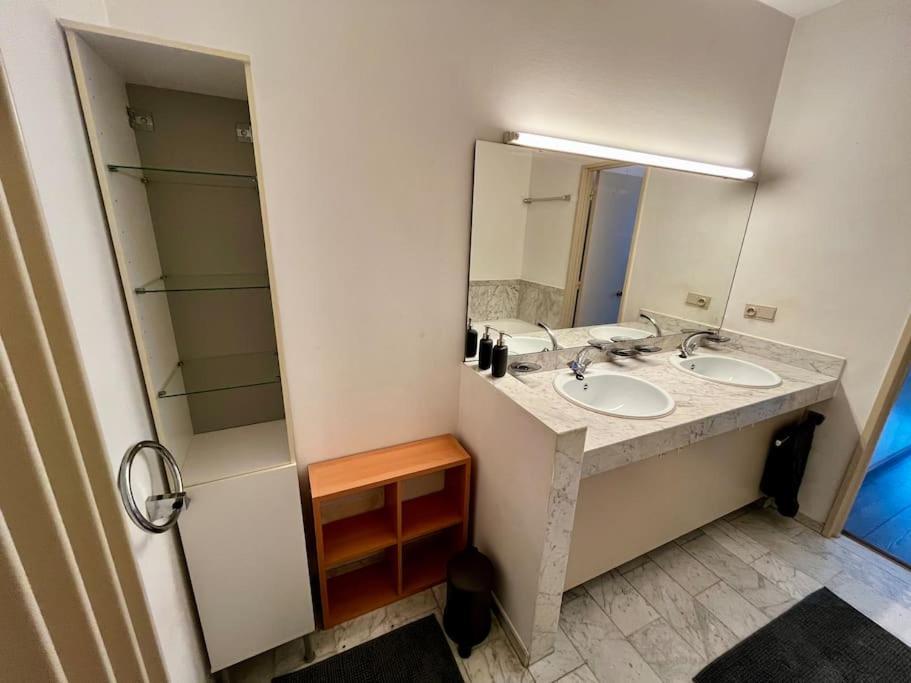 Big Apartment With Parking In アントウェルペン エクステリア 写真