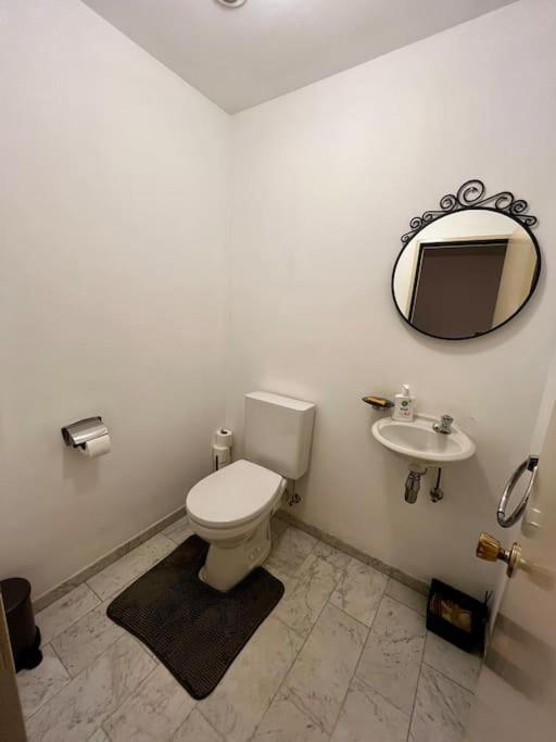 Big Apartment With Parking In アントウェルペン エクステリア 写真
