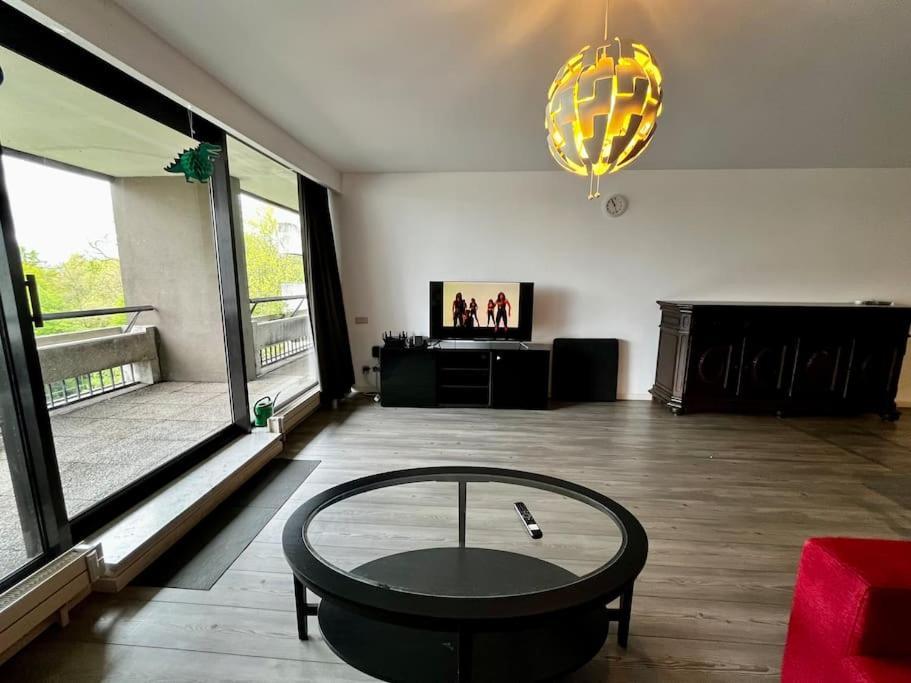 Big Apartment With Parking In アントウェルペン エクステリア 写真