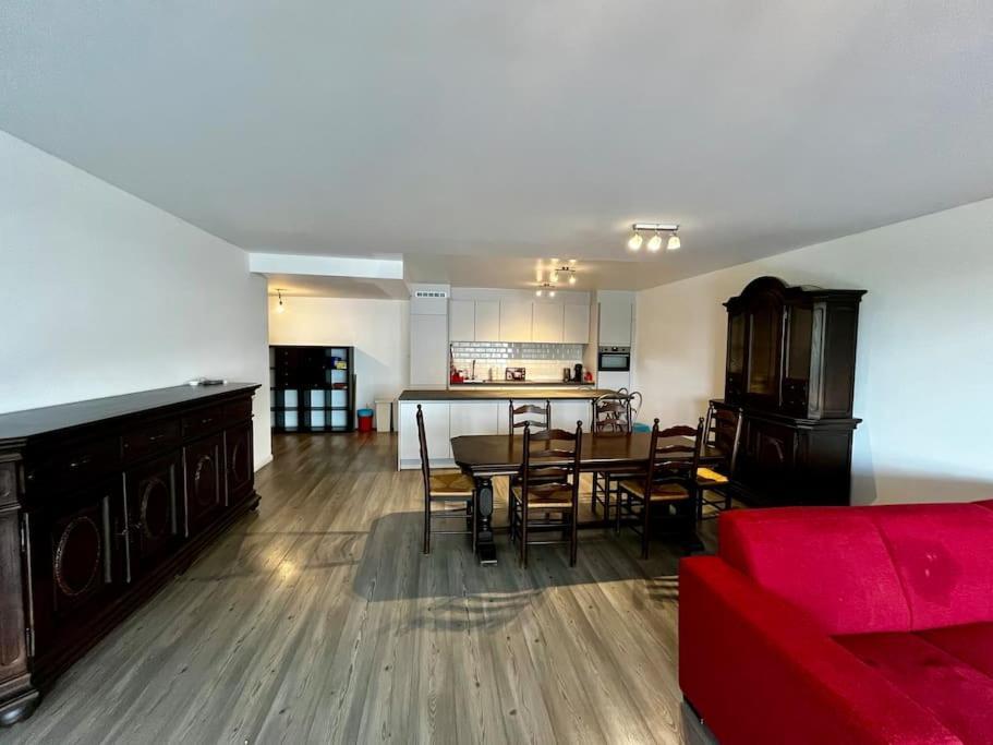 Big Apartment With Parking In アントウェルペン エクステリア 写真