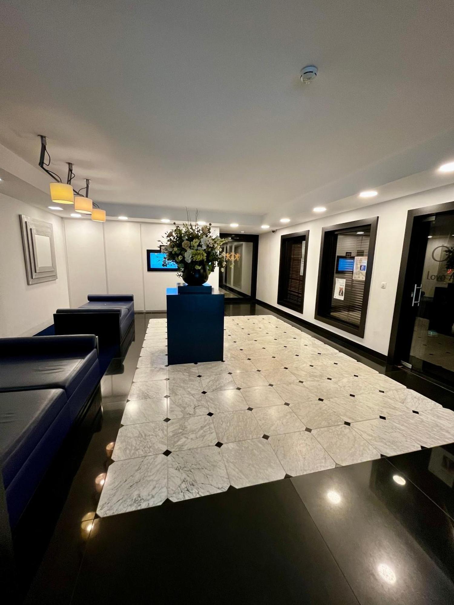Big Apartment With Parking In アントウェルペン エクステリア 写真