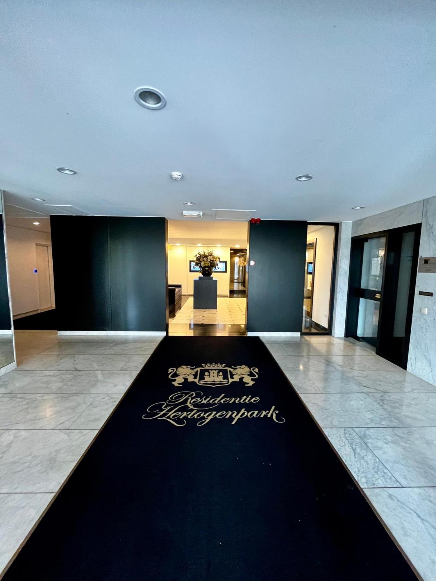 Big Apartment With Parking In アントウェルペン エクステリア 写真