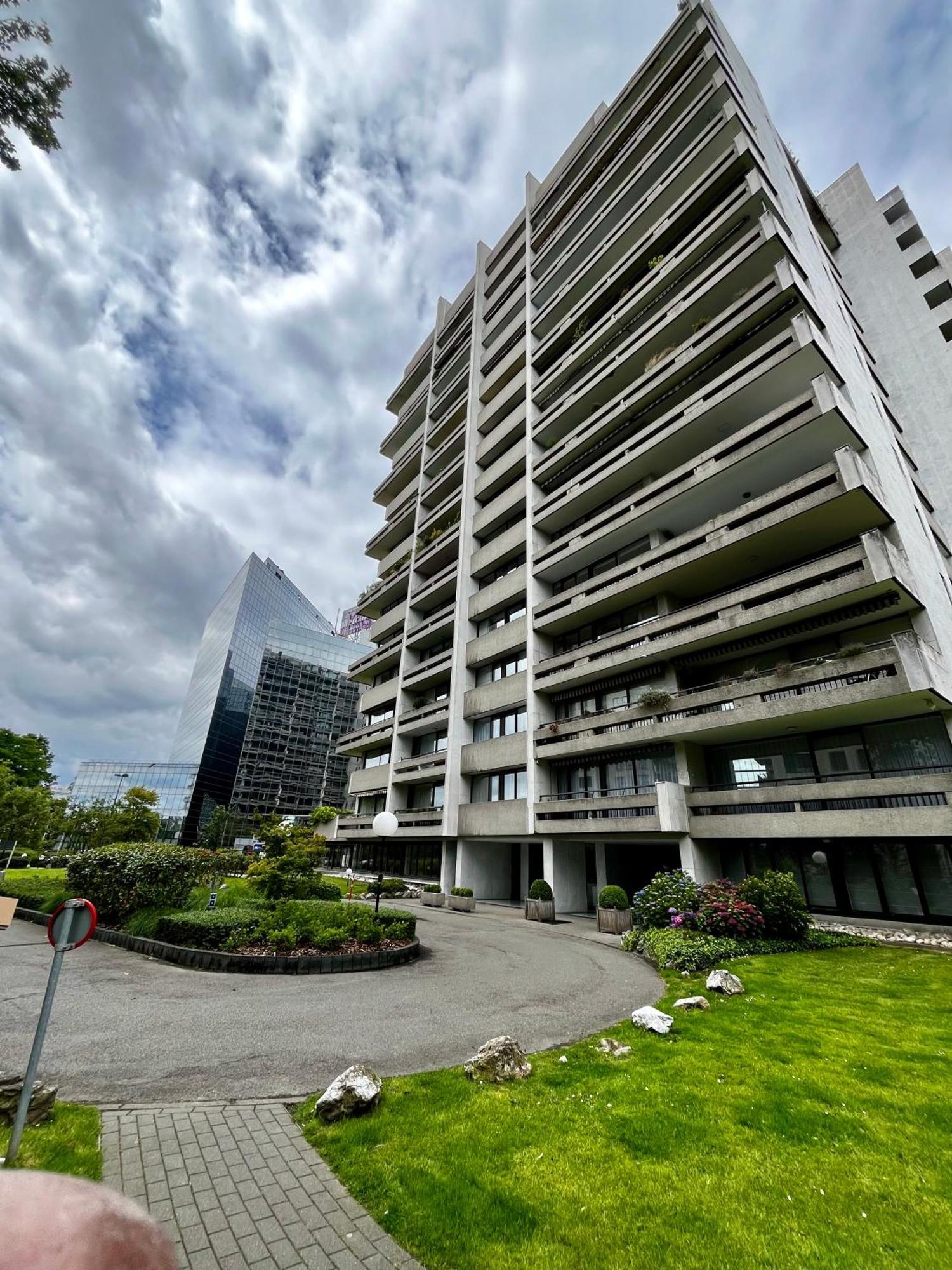 Big Apartment With Parking In アントウェルペン エクステリア 写真