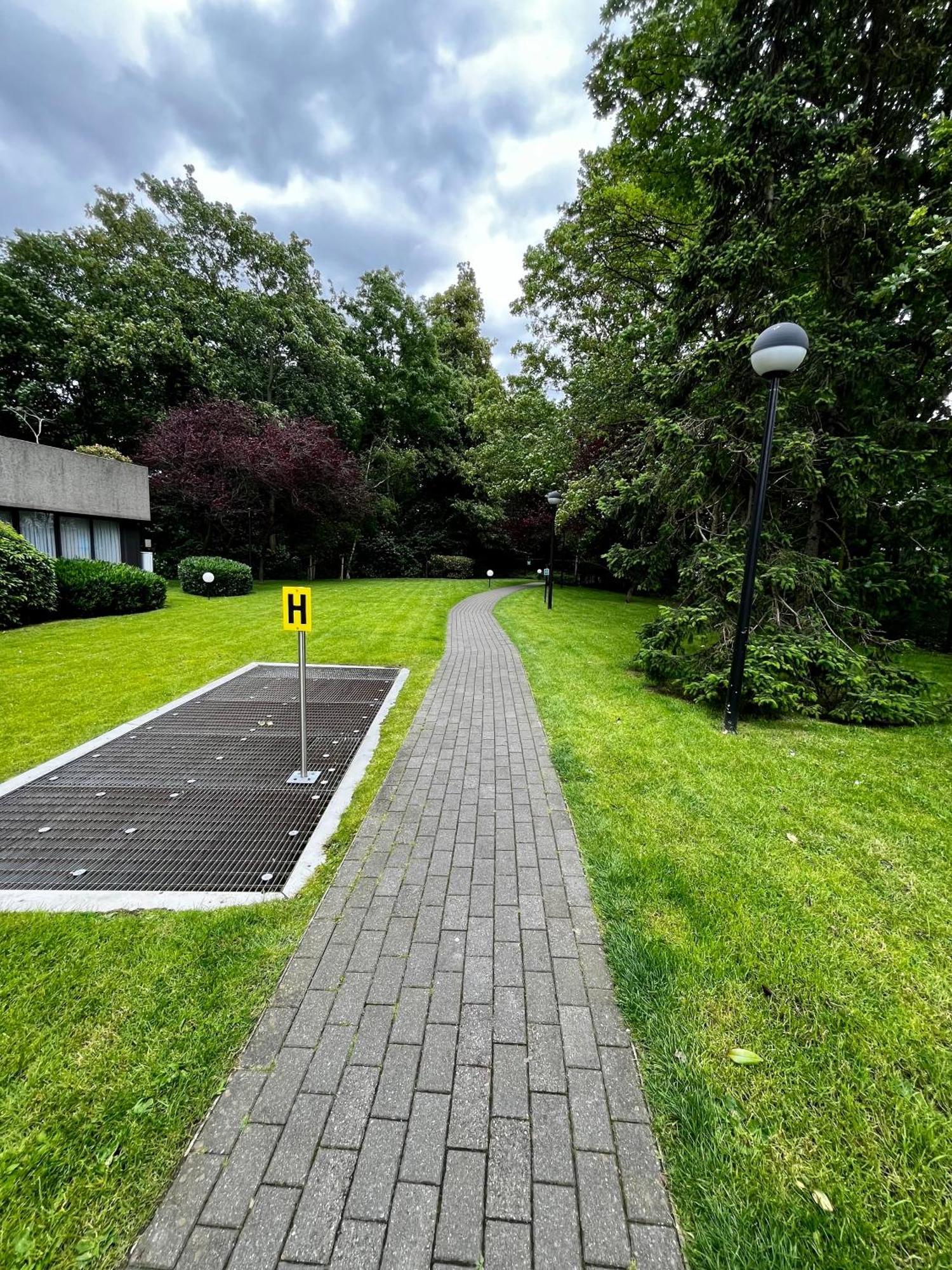 Big Apartment With Parking In アントウェルペン エクステリア 写真