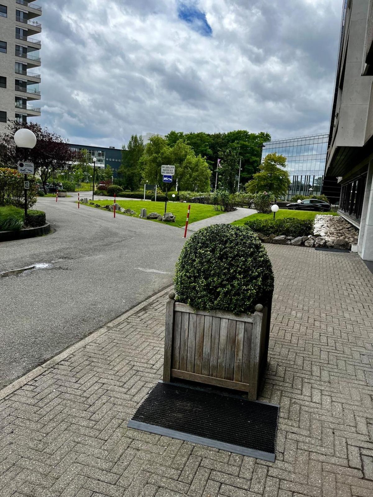 Big Apartment With Parking In アントウェルペン エクステリア 写真