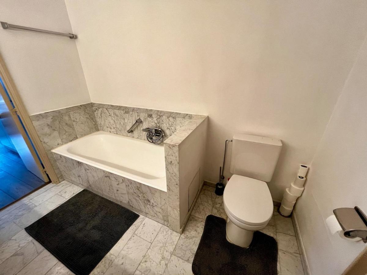 Big Apartment With Parking In アントウェルペン エクステリア 写真