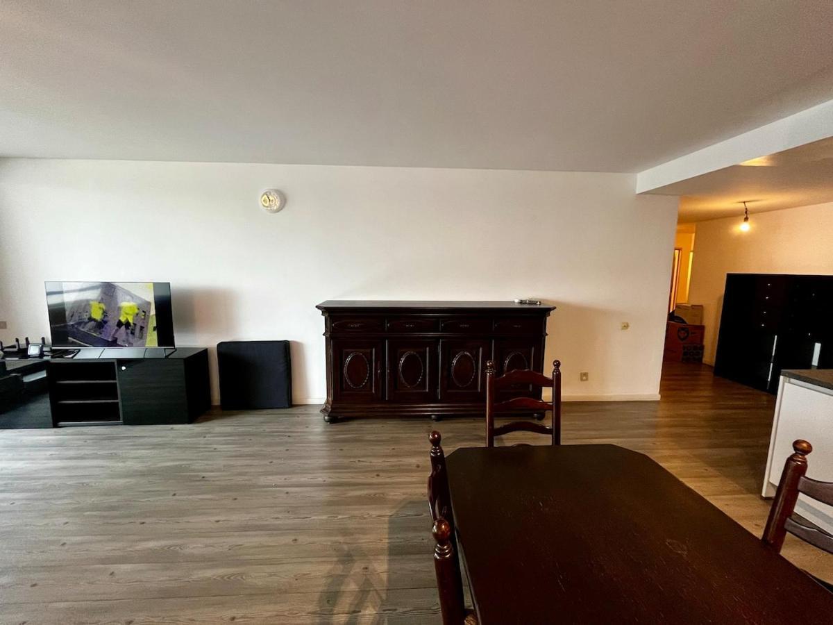 Big Apartment With Parking In アントウェルペン エクステリア 写真