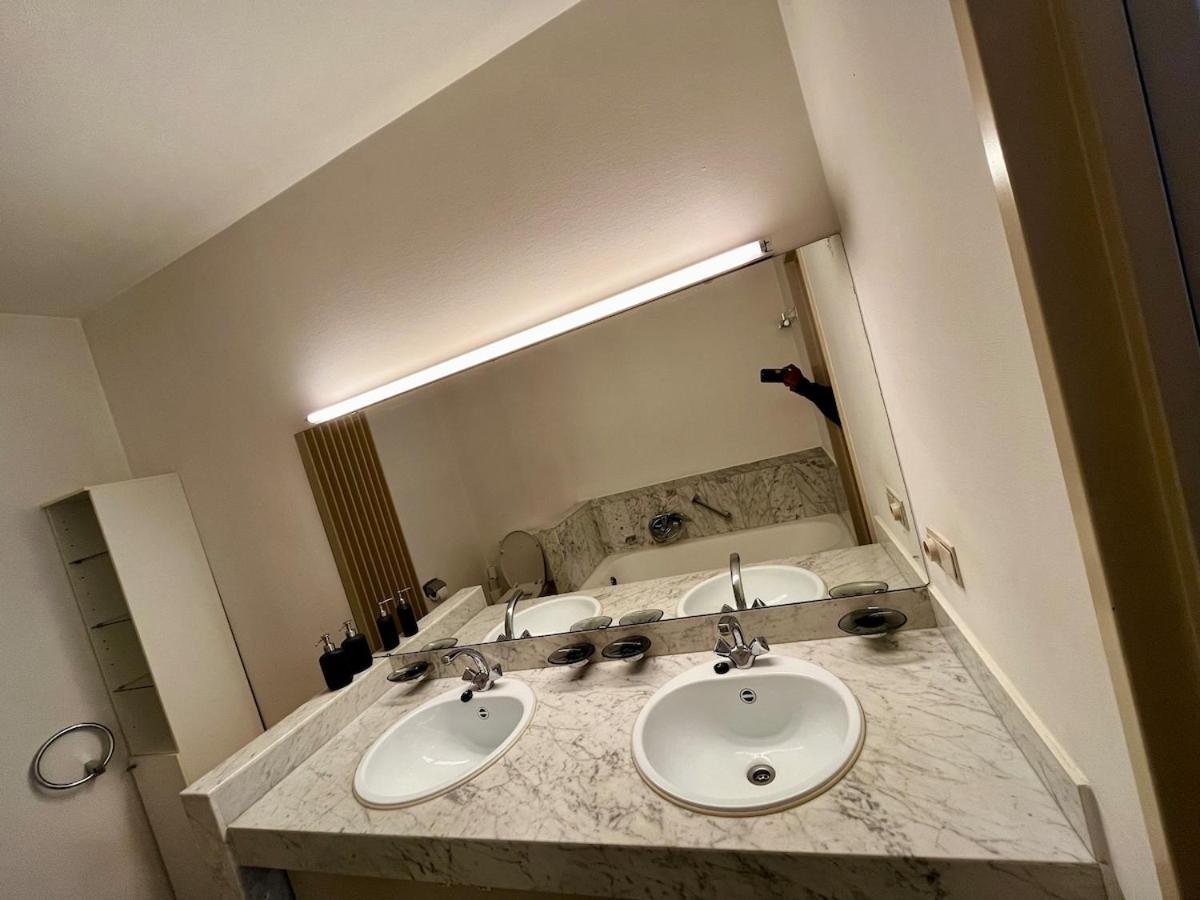 Big Apartment With Parking In アントウェルペン エクステリア 写真